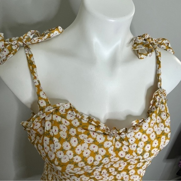 Polly yellow dress with white flowers size 10 - Picture 2 of 9